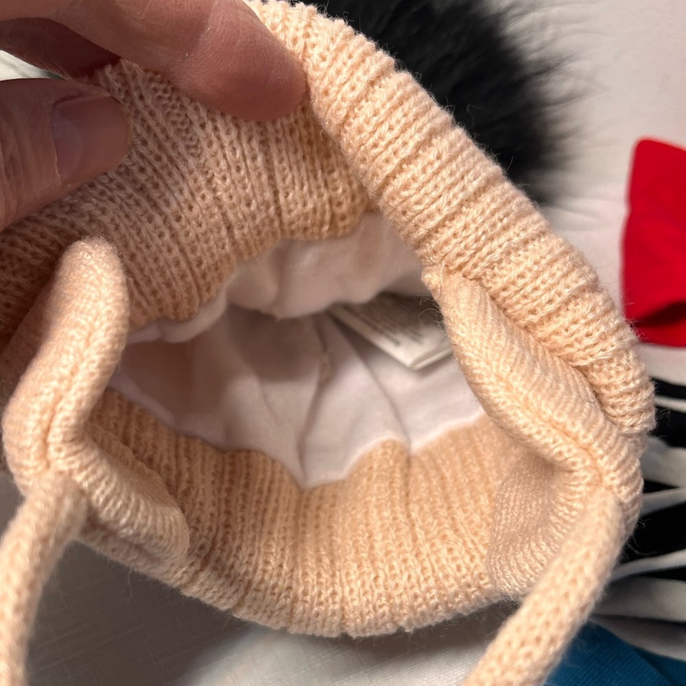 2 New Baby Pom Pom Hats Toques
3 Bow Baby Headbands
Adorable
Great gift - Picture 5 of 6